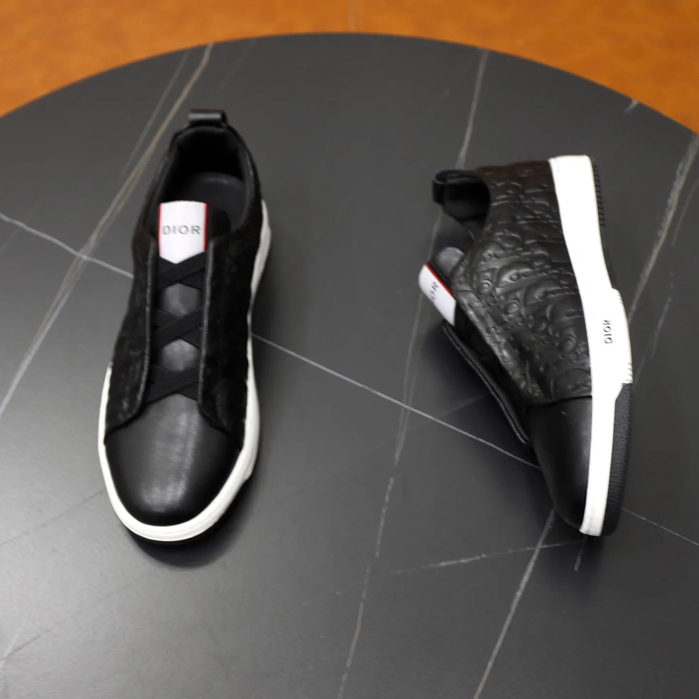 Ex-factory price: 442💰🙅‍♂️🙅‍♂️🙅‍♂️ Brand: Dior DIOR Standard code: 38-44 (45 customized) Grade: Same as the official website Material: Original leather splicing, comfortable and breathable lining, original wear-resistant outsole Style category: Men's fashionable casual shoes, running shoes, noble luxury brand elements, top luxury Color: actual picture color